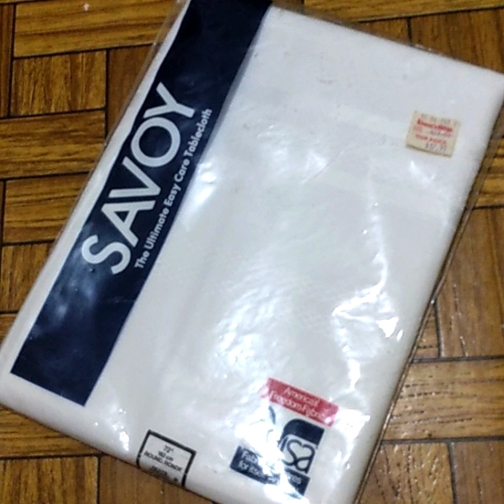 Savoy tablecloth 72 in round